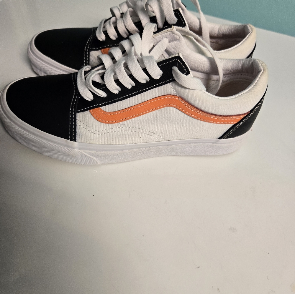 VANS - Picture 3 of 8